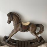 Cheval à bascule antique