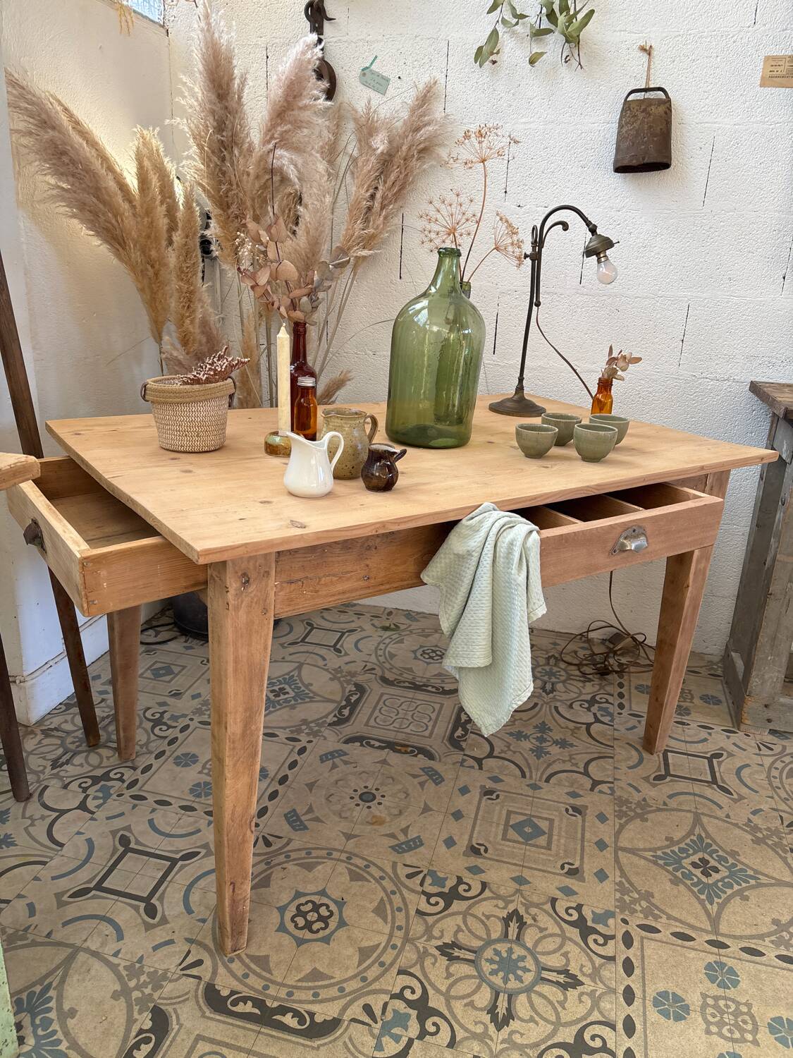 Farm table with 2 drawers