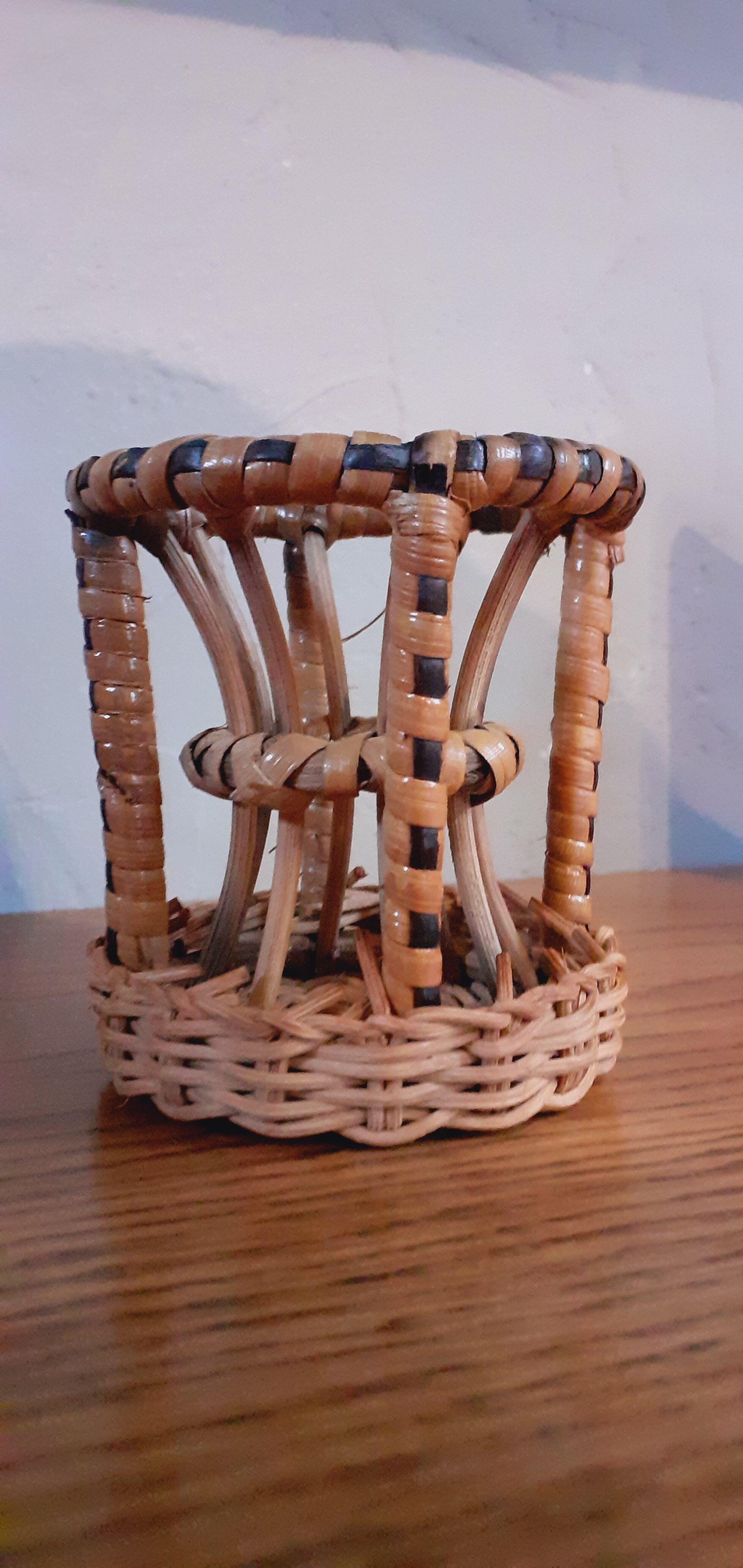 Porte crayon vintage année 40 de bureau en rotin