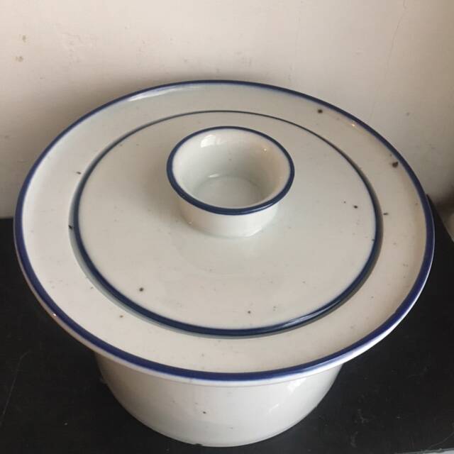 Dansk design Niels Refsgaard Scandinavian ceramic casserole dish with lid Denmark