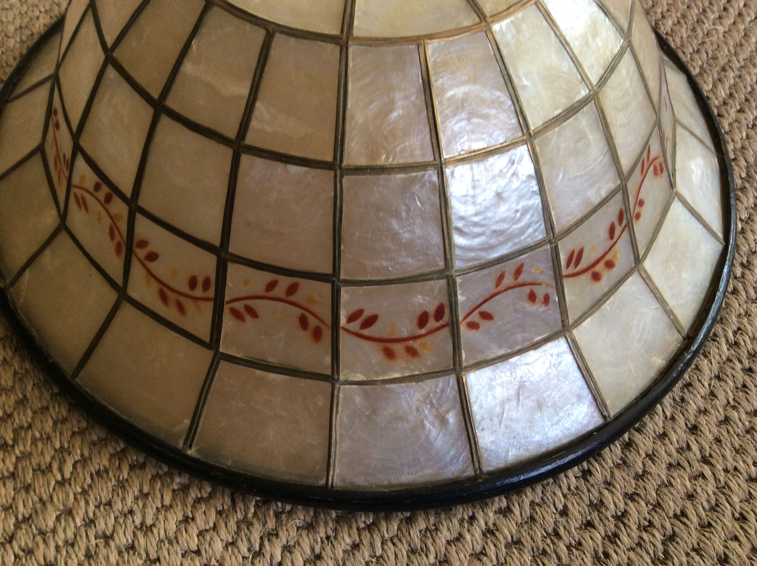 Mother-of-pearl suspension