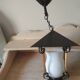 suspension lanterne noire et doré avec opaline blanche