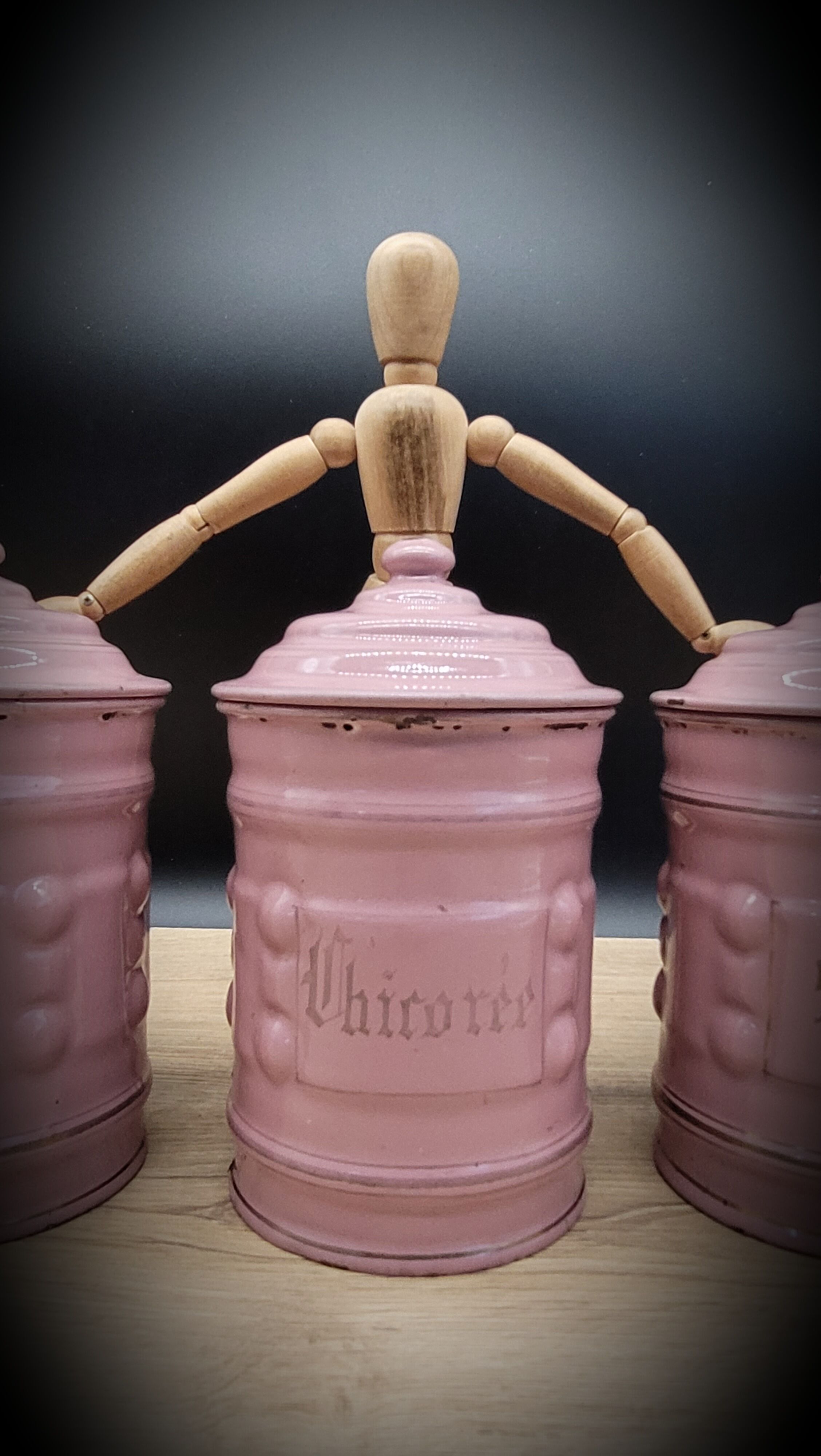 Trio pink enamelled pots