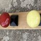 Portemanteau à 5 patères métal laqué jaune et rouge vintage 1960