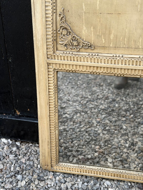 Miroir ou trumeau de cheminée Directoire, bois stuqué et peint début XIXème siècle
