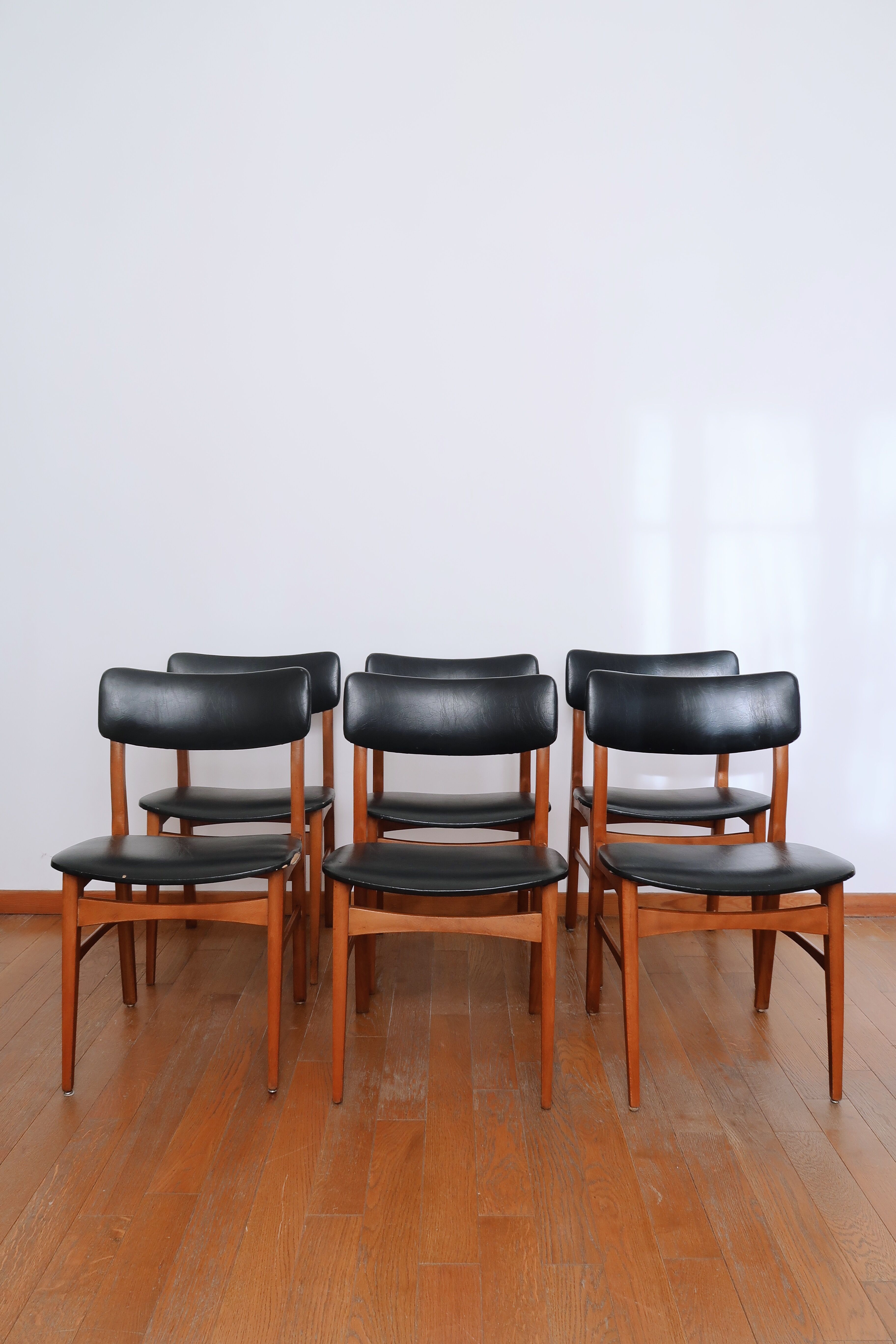 Lot de 6 chaises scandinaves skaï noir