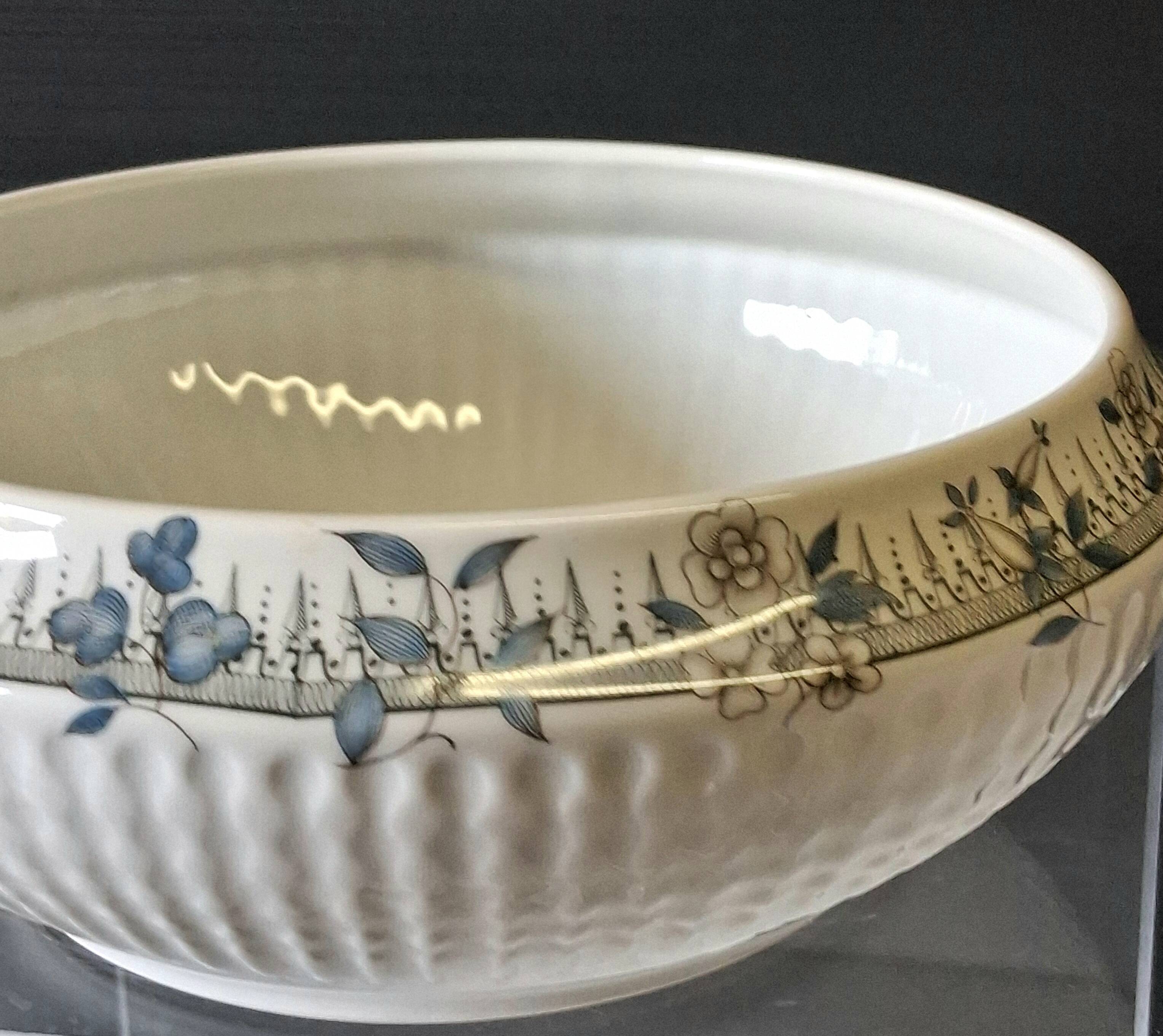 Porcelain salad bowl from Chauvigny, France, in very good condition.