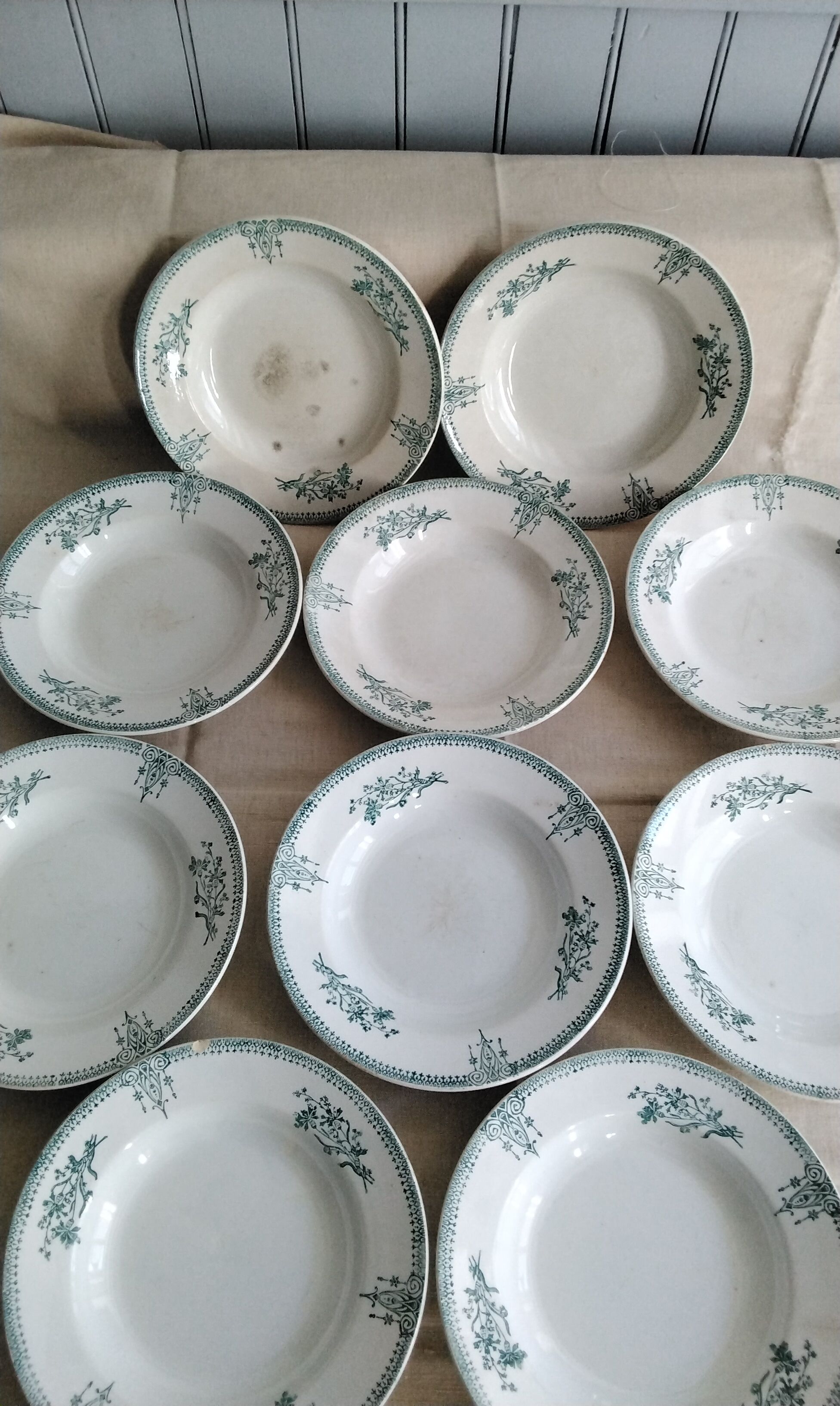 Set of 10 hollow plates