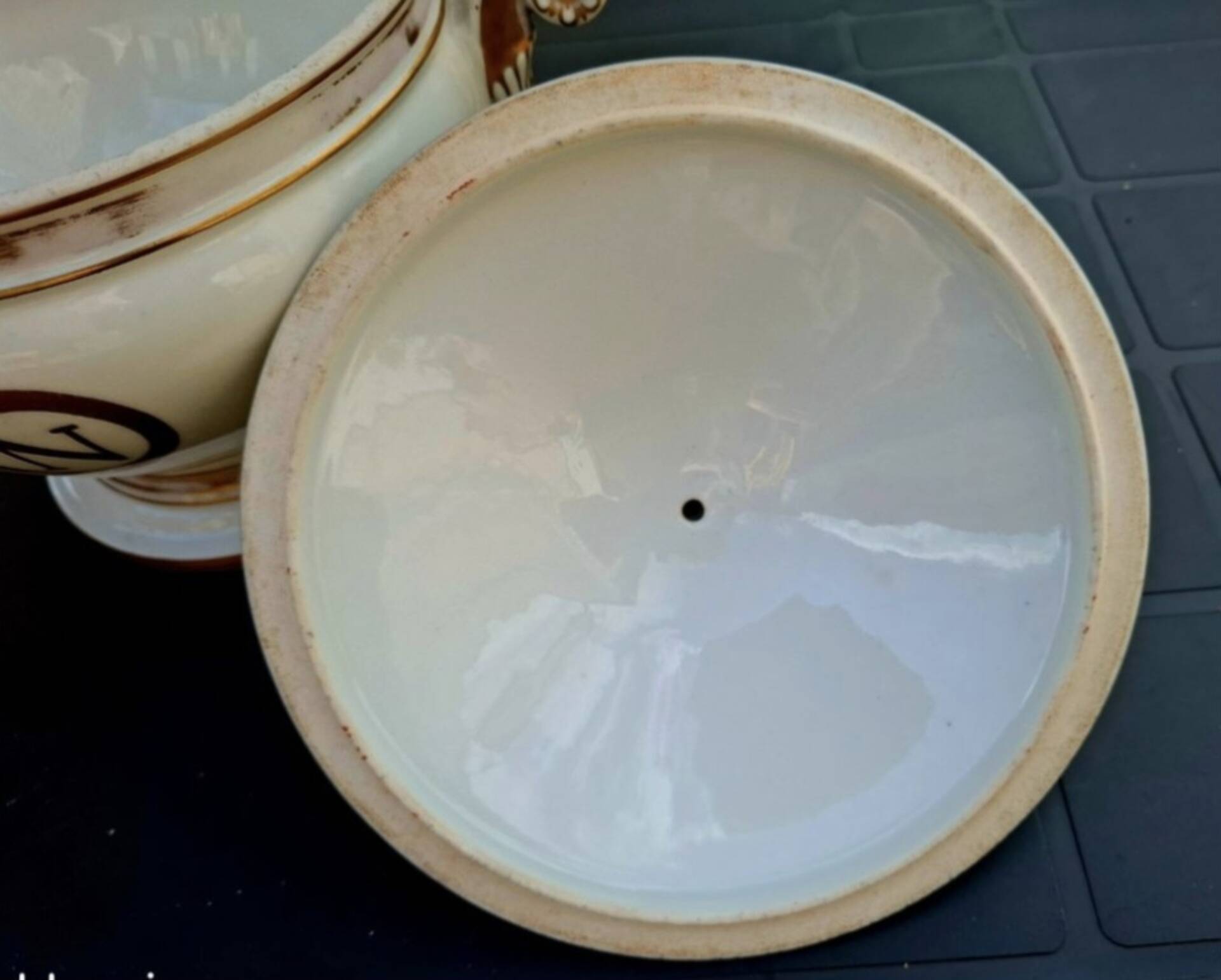 Soupière porcelaine Empire époque Napoléon Ier décor d'abeille dorée