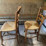 2 chaises en bois avec canage