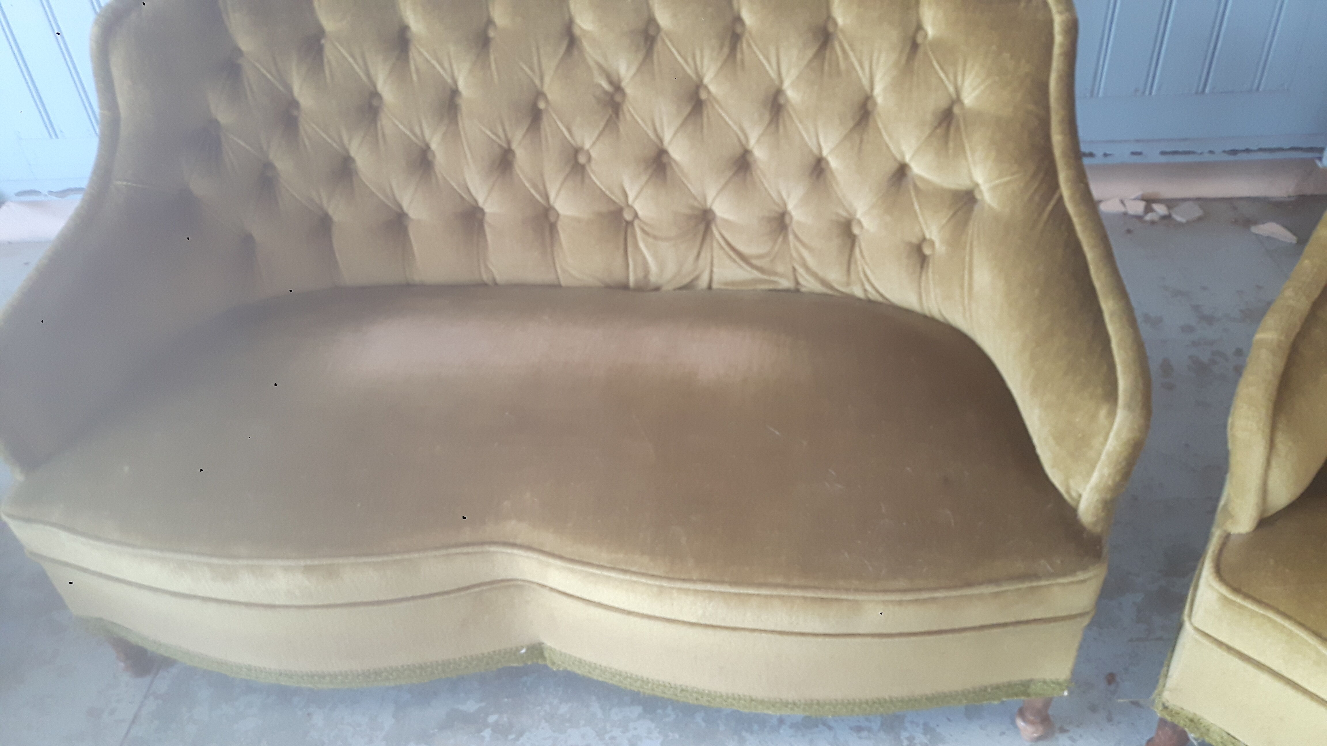 Toad green velvet lounge