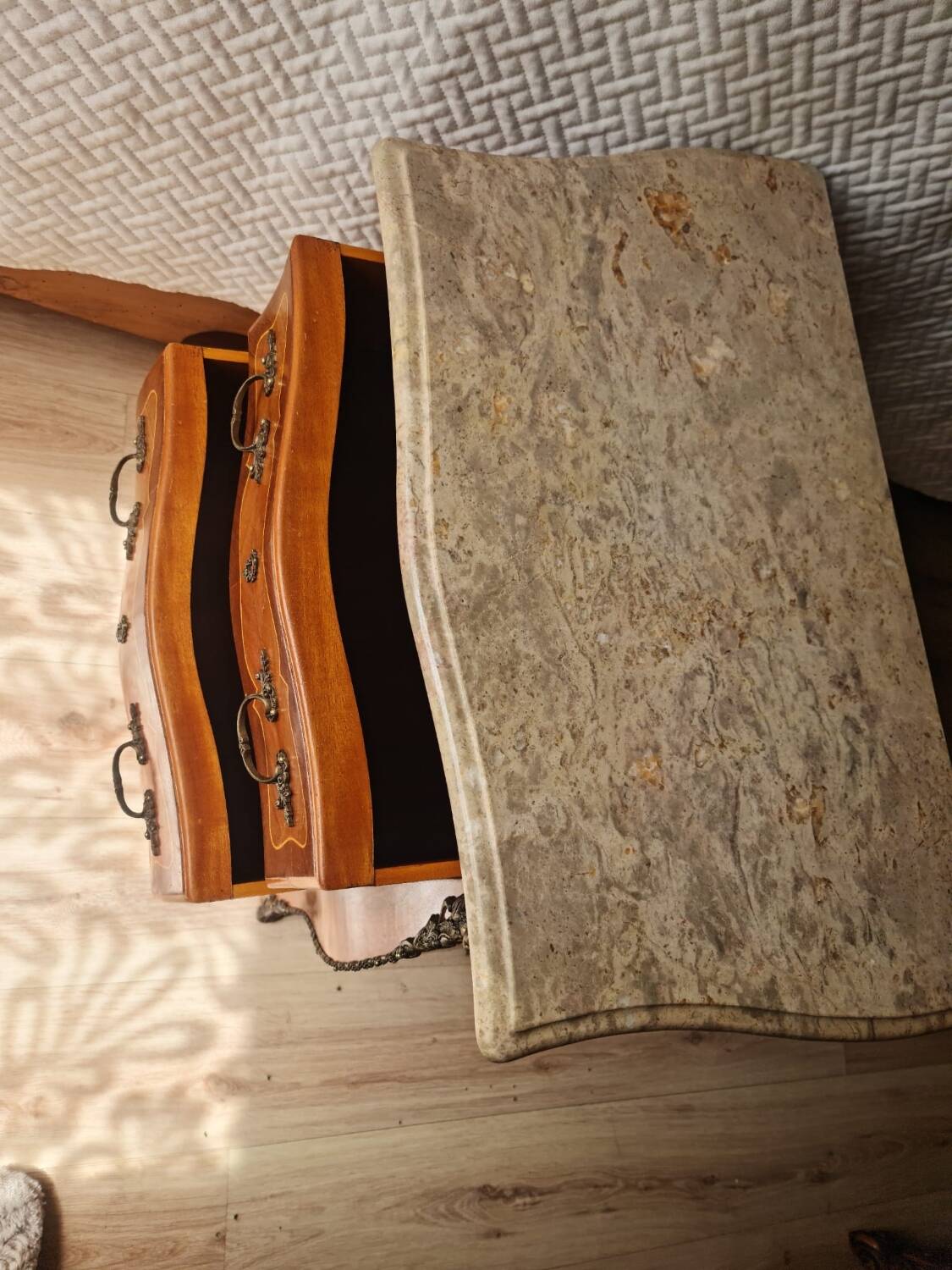Commode Louis XV bois massif avec plateau en marbre