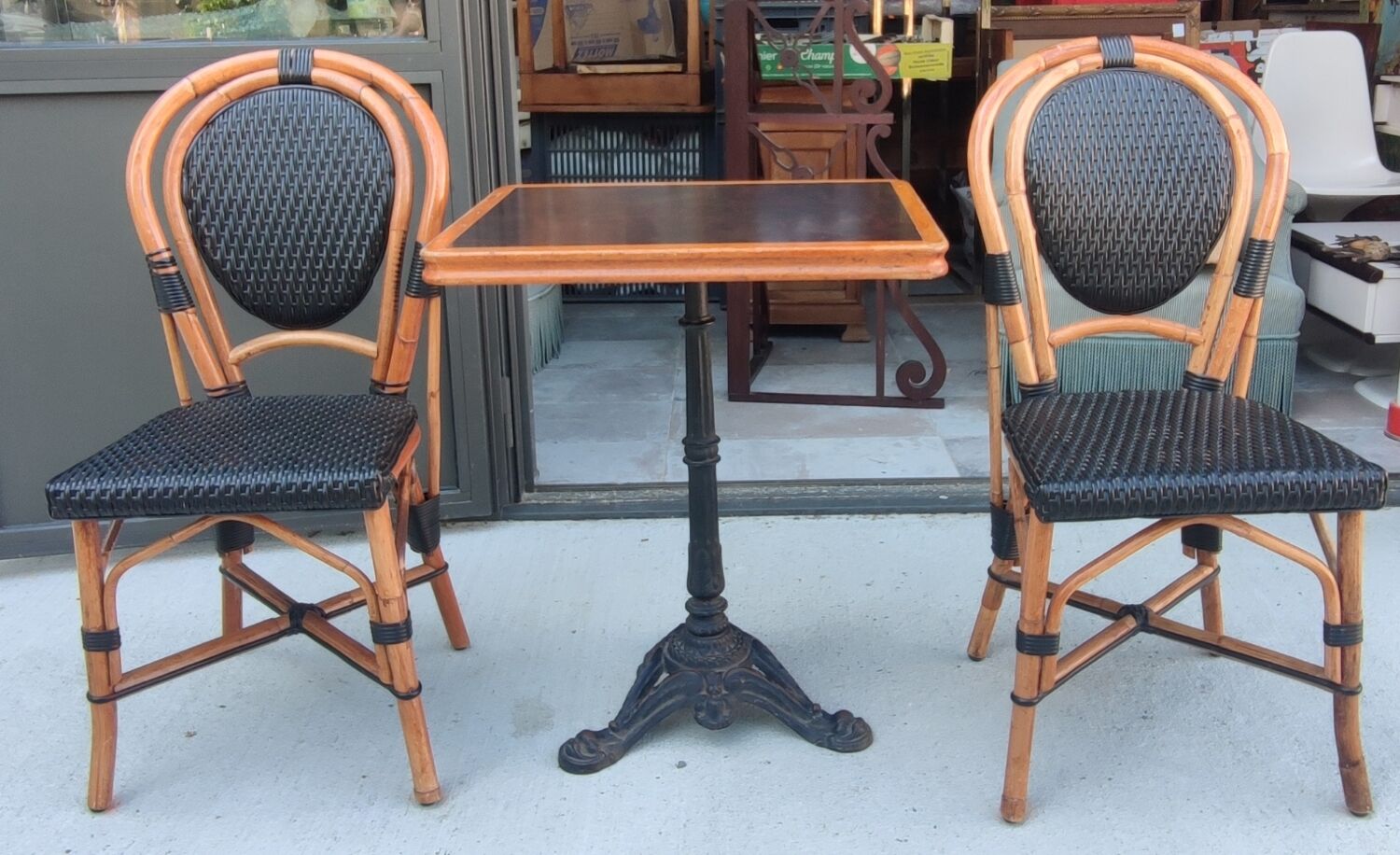 Ensemble table et 2 chaises bistrot vintage/rotin et vinyle tressé