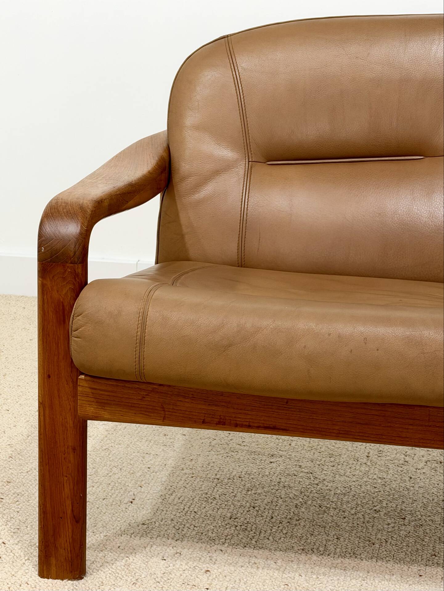 vintage camel leather and wood 2-seater sofa – 1970s
