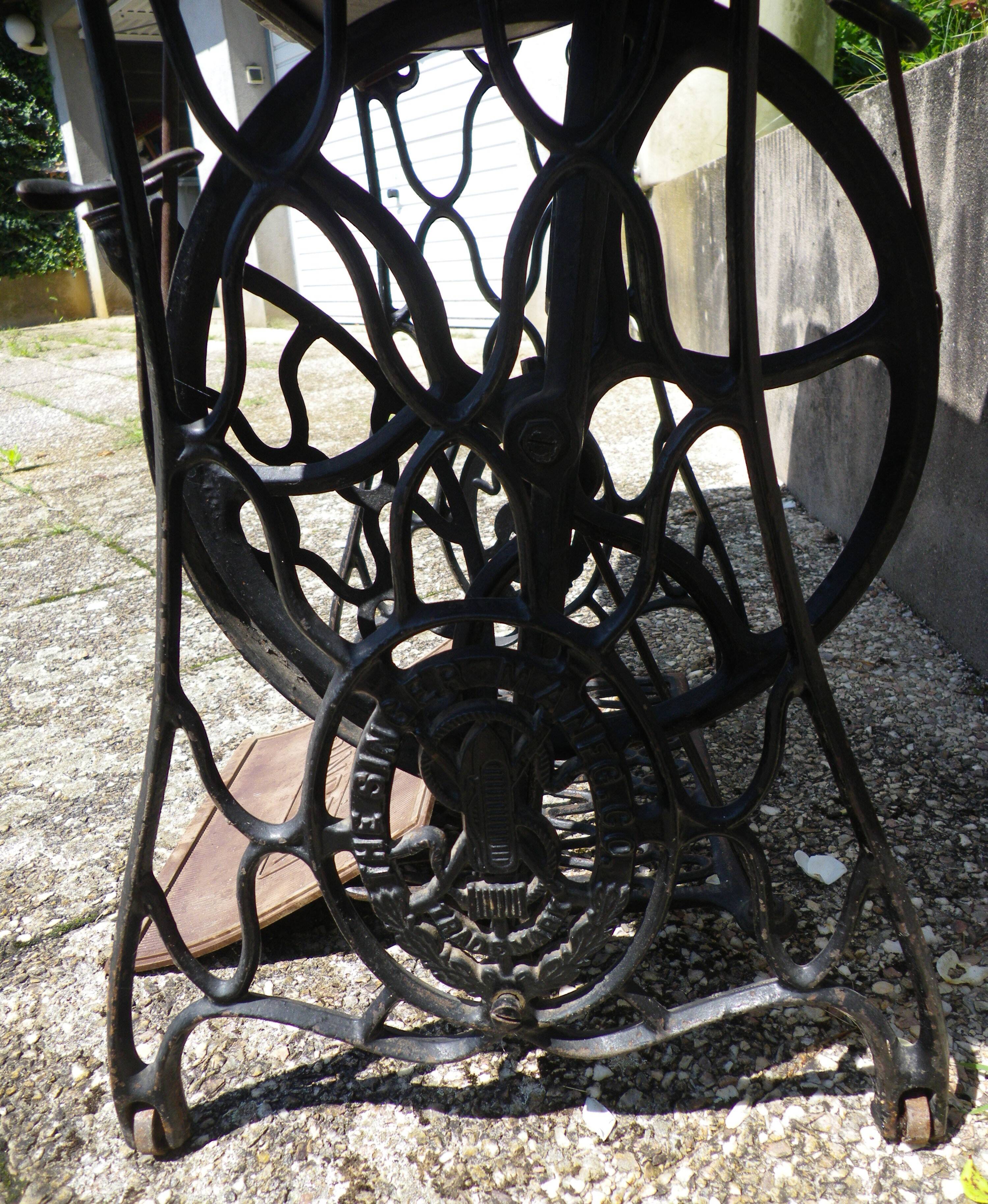 Singer sewing machine, 1928