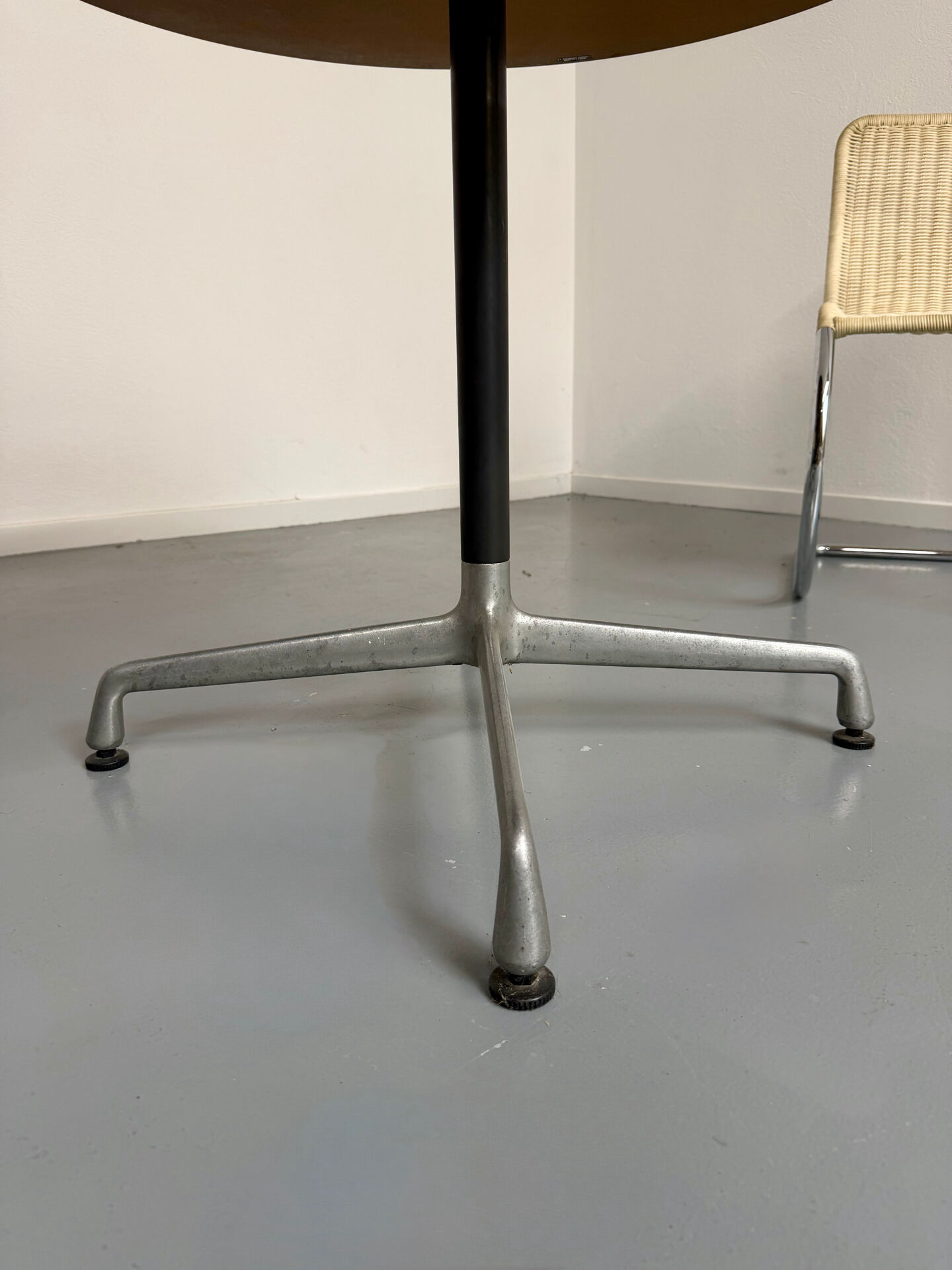 Eames Contract round table for Herman Miller, 1960s.