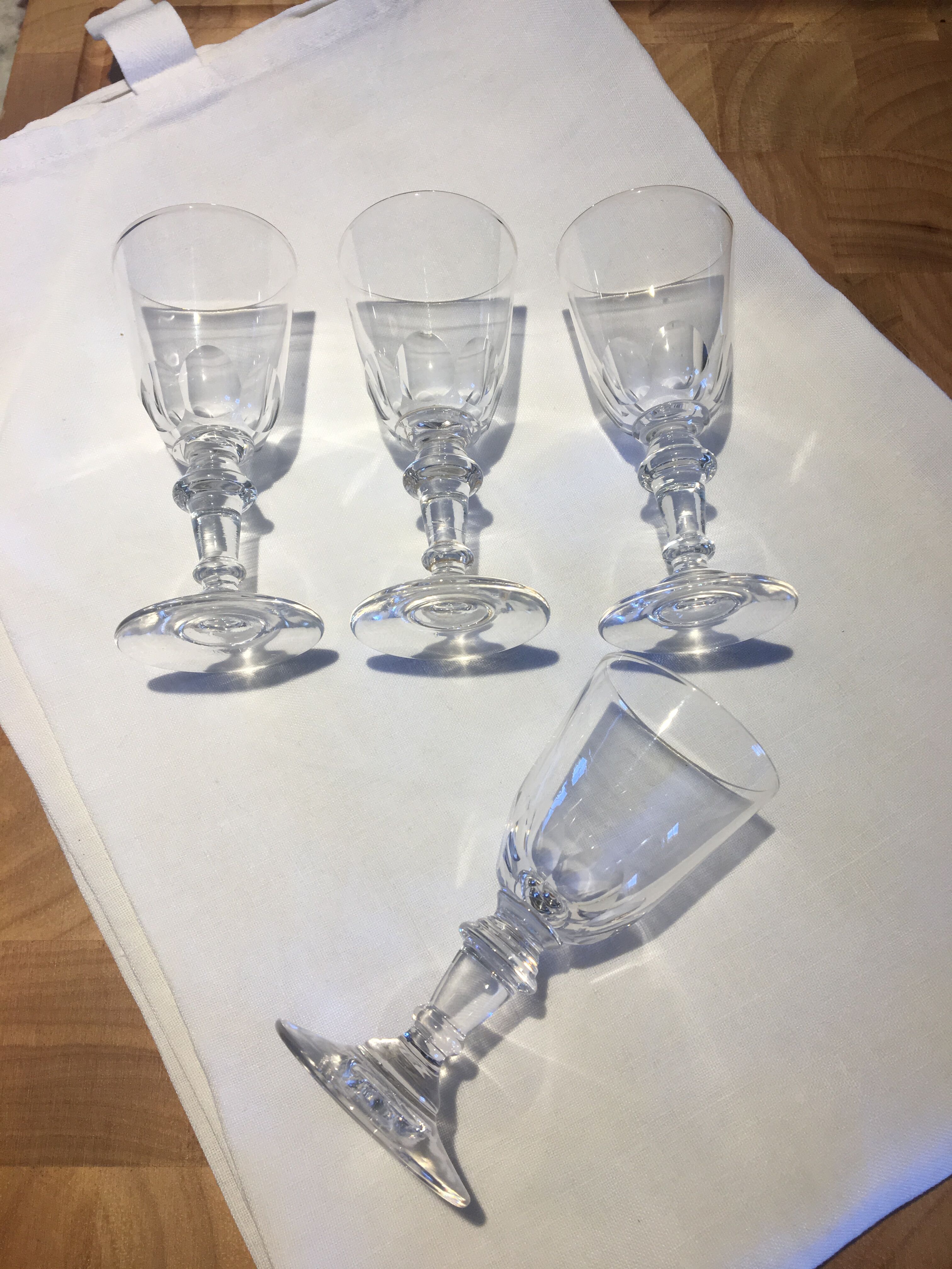 Lot of 4 small liquor glasses