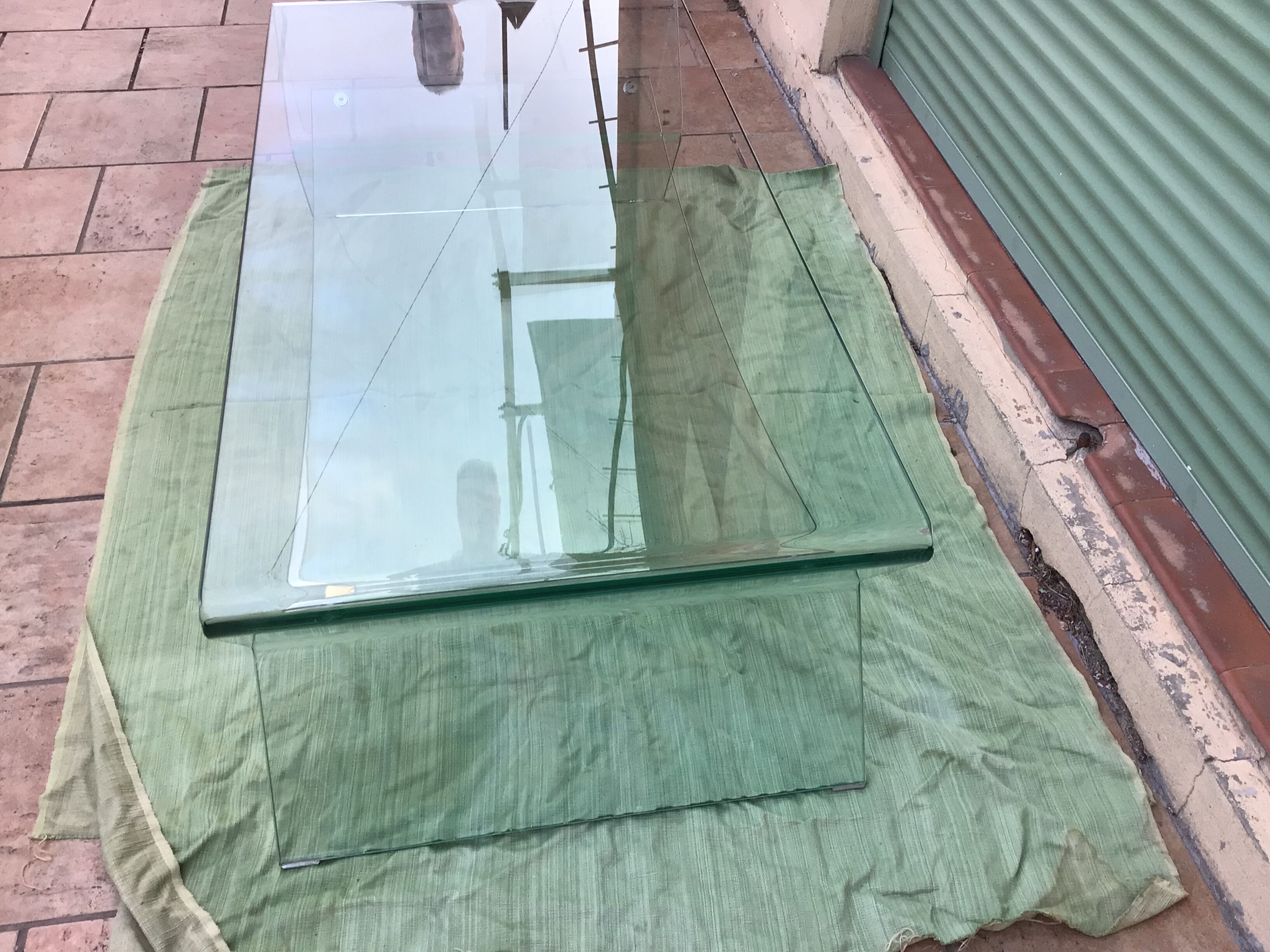 Table basse en verre courbe XXe