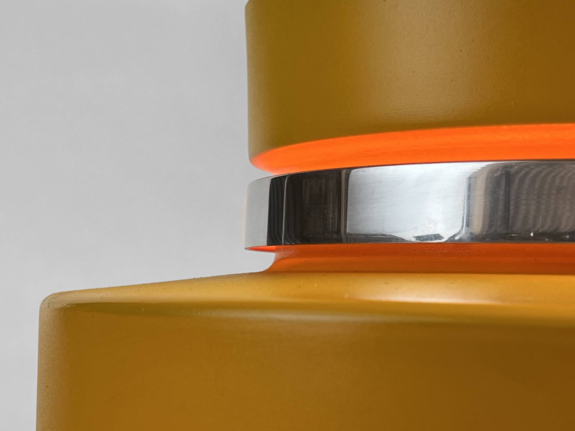 Suspension jaune foncé par Carl Thore pour Granhaga. Suède années 1970