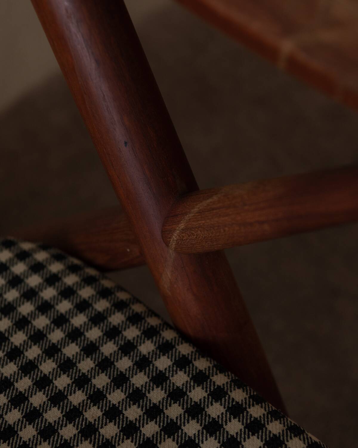 Ensemble de 2 chaises berçantes en teck danois modèle 182 Frank Reenskaug années 1950.