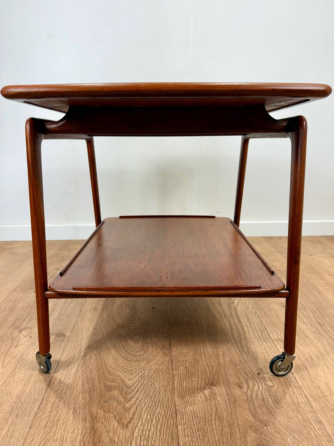 MK trolley by Arne Hovmand-Olsen