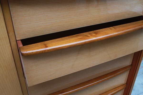 Commode bicolore en érable/noyer des années 1950