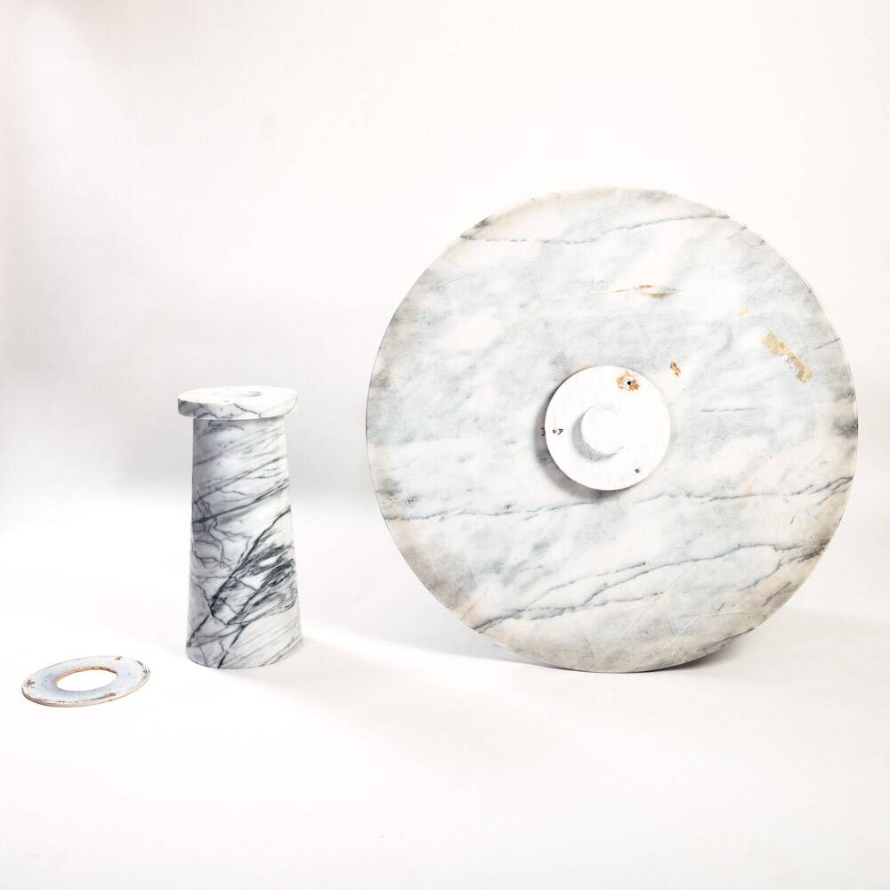 Table à manger ronde en marbre blanc dans le style d'Angelo Mangiarotti