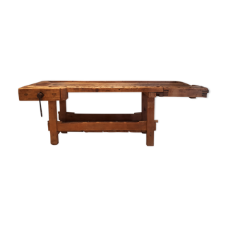 Carpenter's workbench
