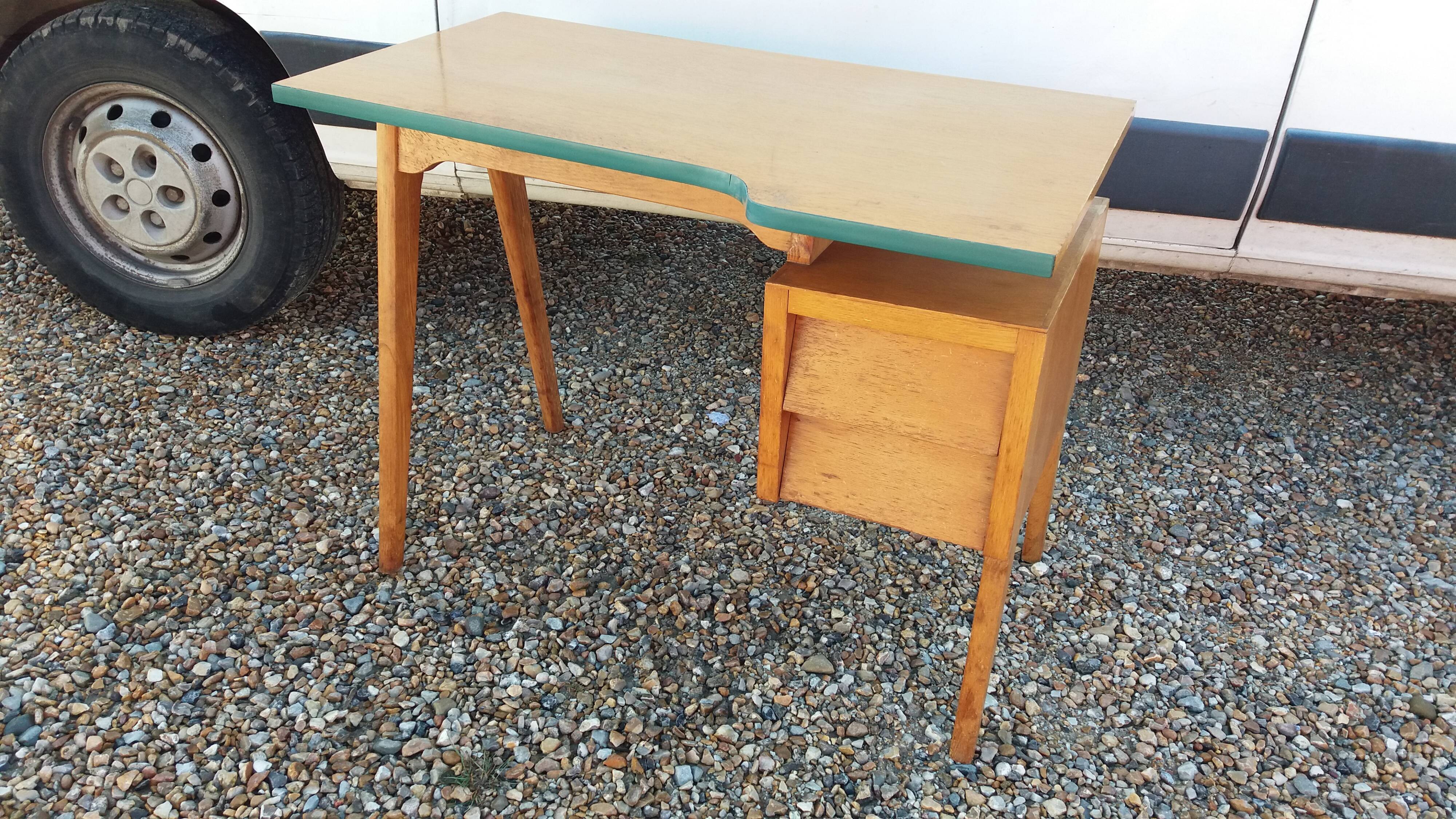 Desk 50s compass feet