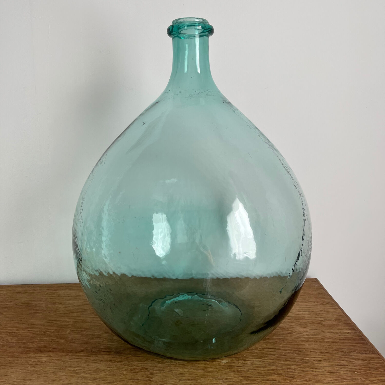 Give me vintage Jeanne goutte.