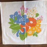 Floral tablecloth and its 8 vintage towels