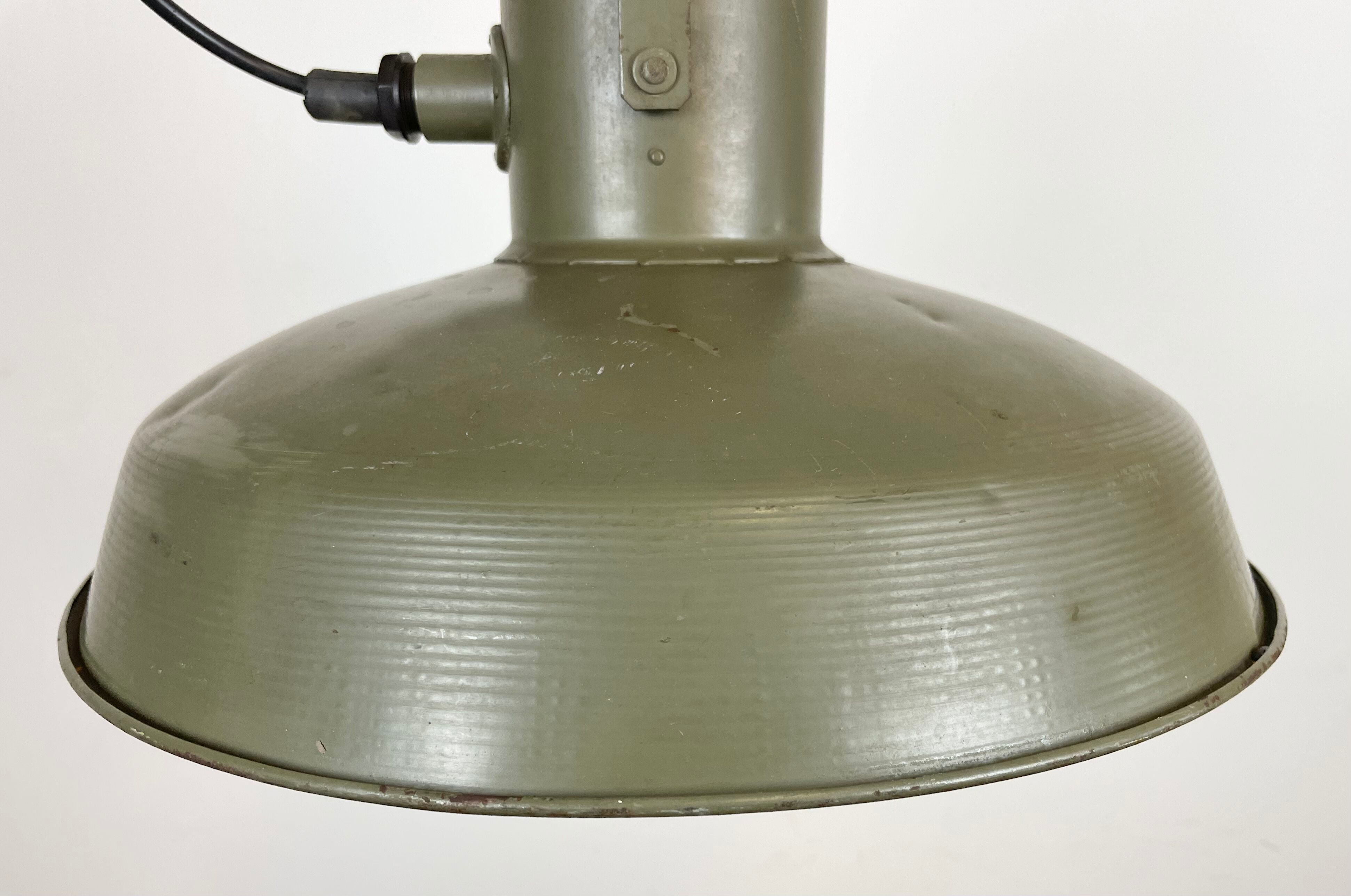 Vintage green army pendant lamp, 1960s