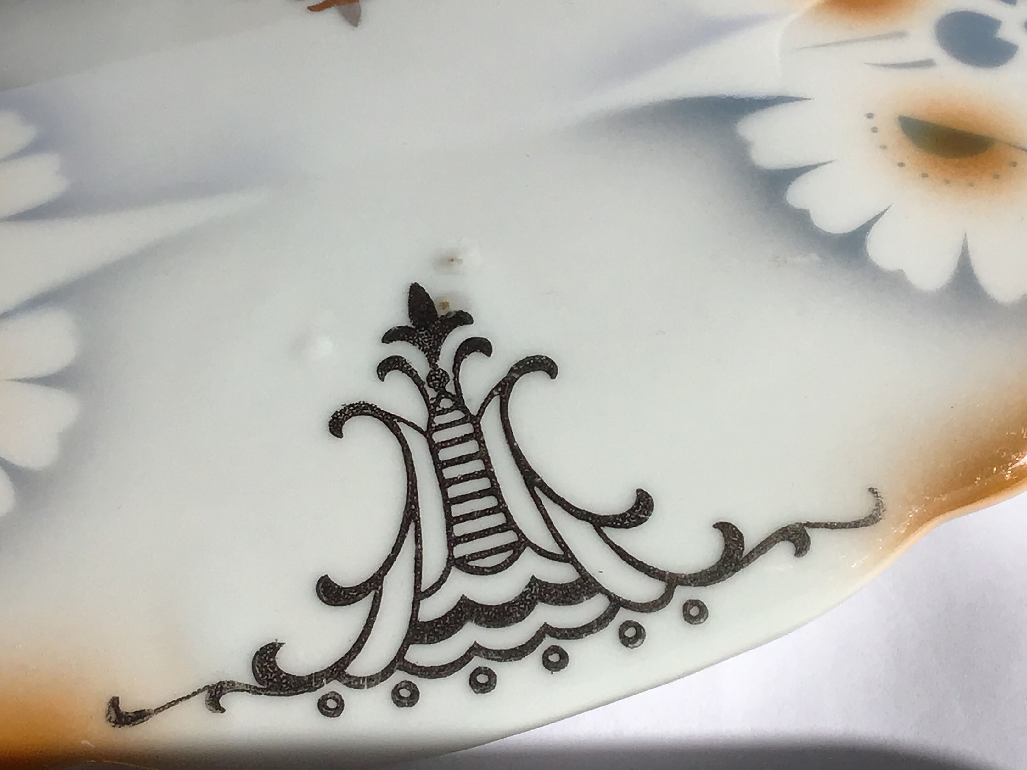 Decorated oval porcelain candy