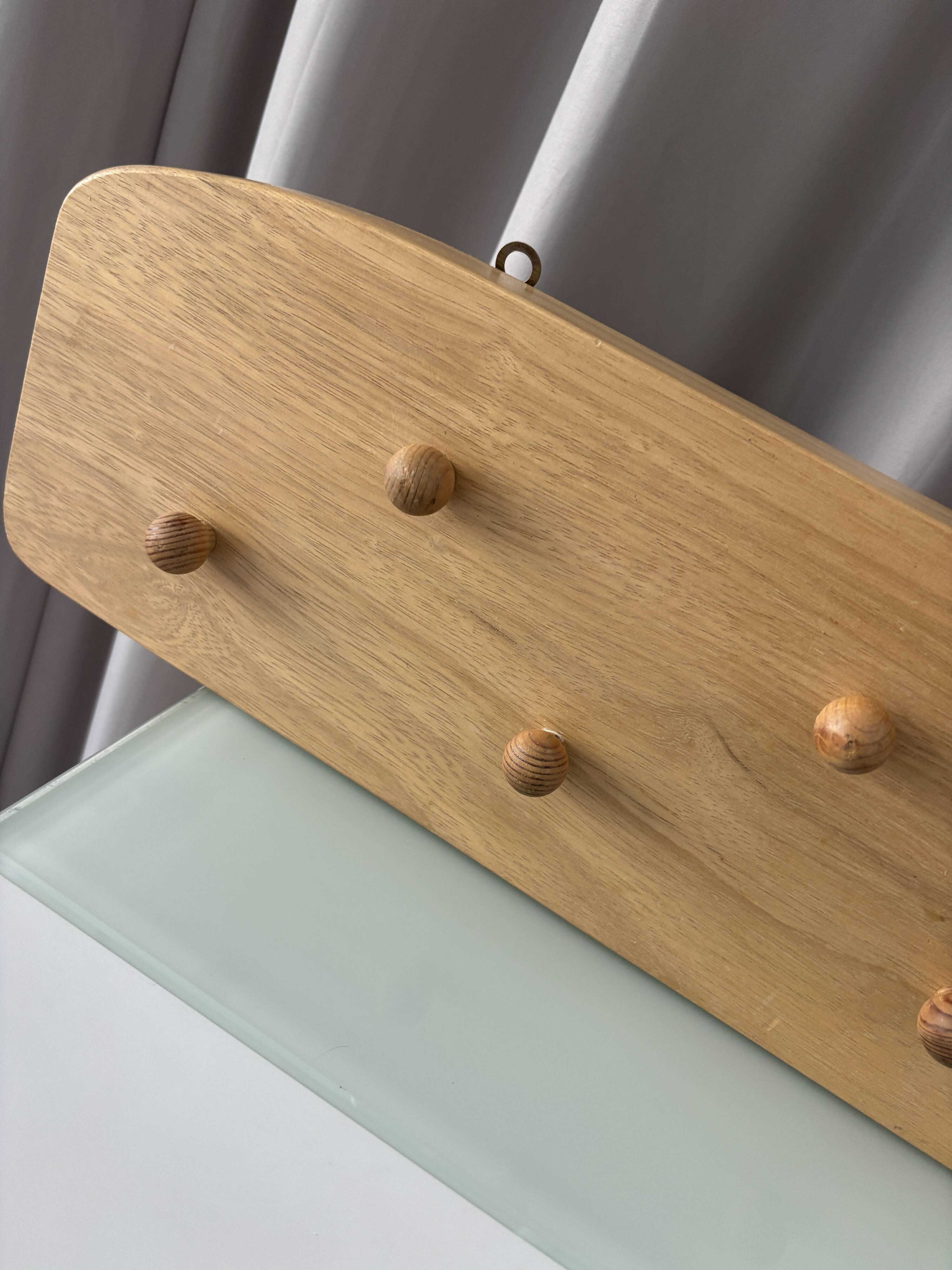 Vintage Solid Wood Wall-Mounted Coat Rack – 7 Pegs
