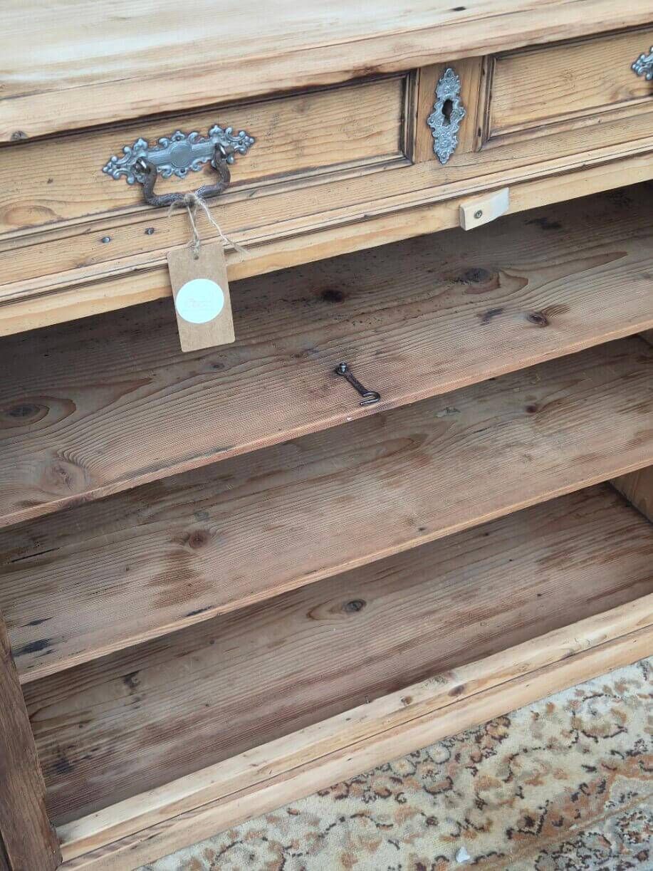 Buffet bas ancien XIXe siècle en bois massif rénové | Henry