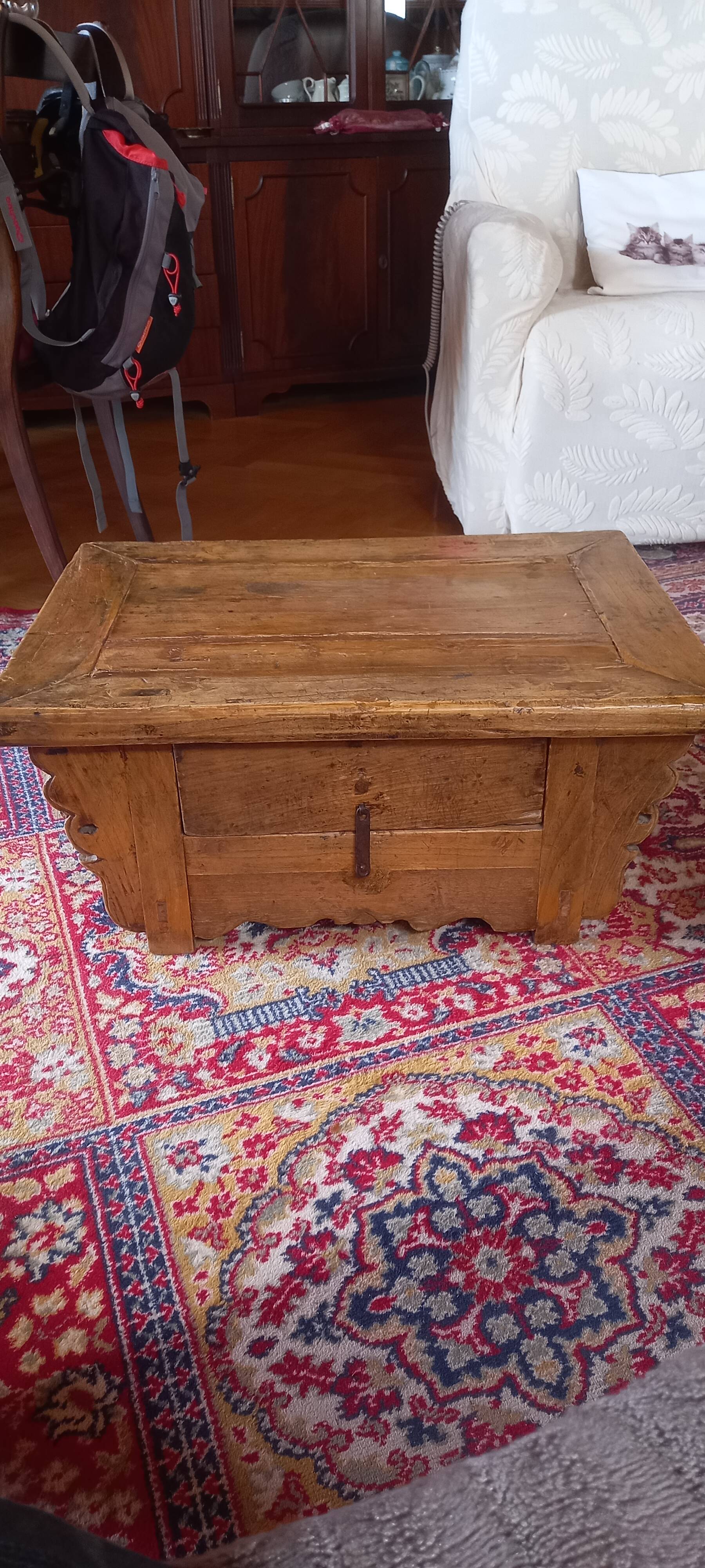 19th-century Chinese Kang coffee table in elm.