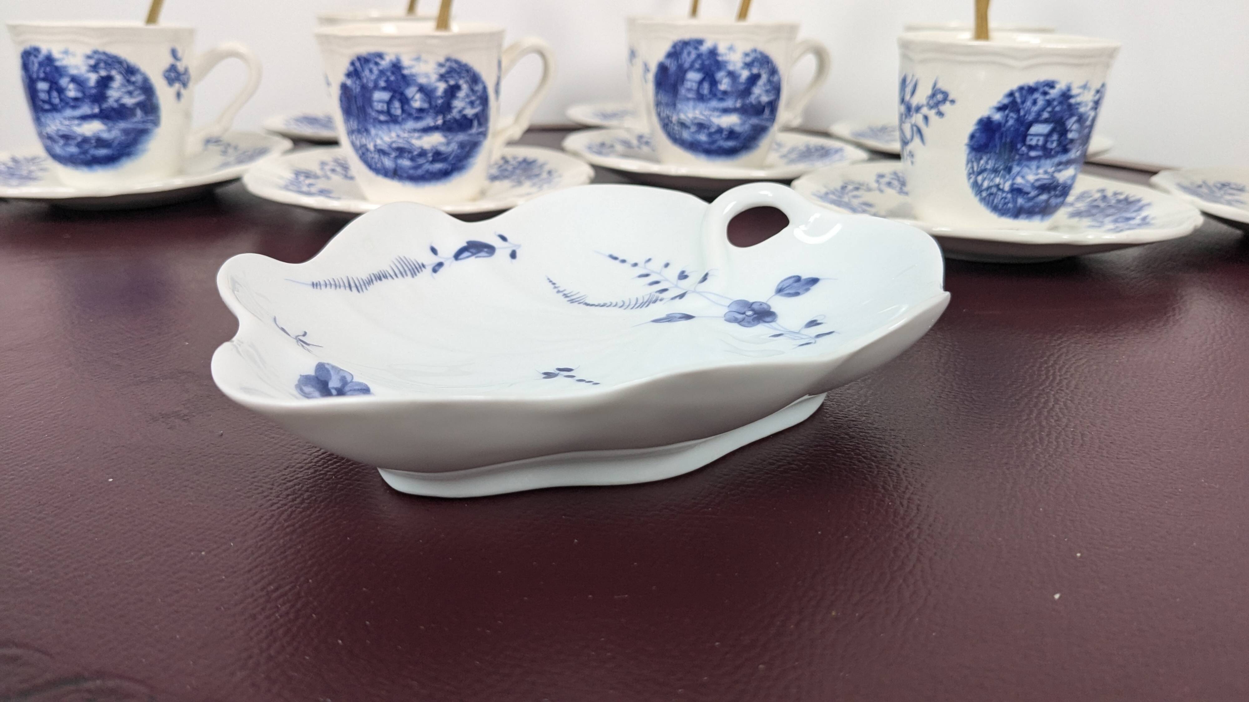 Porcelain bowl Le Lys de France, "a la Brindille" model