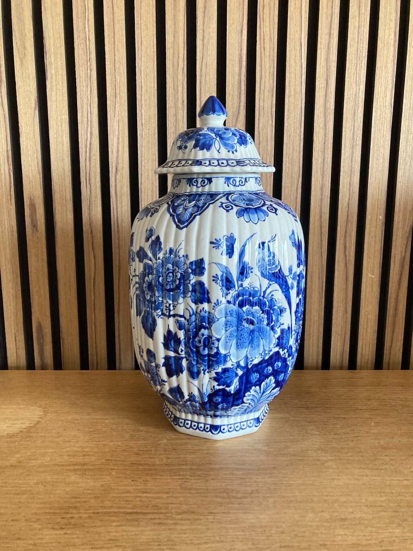 Vase with lid Delf