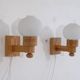 Paire d'applique scandinave en bois et verre opalin
