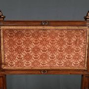 Chaise Curule en Noyer massif, goût Renaissance – Fin XIXe