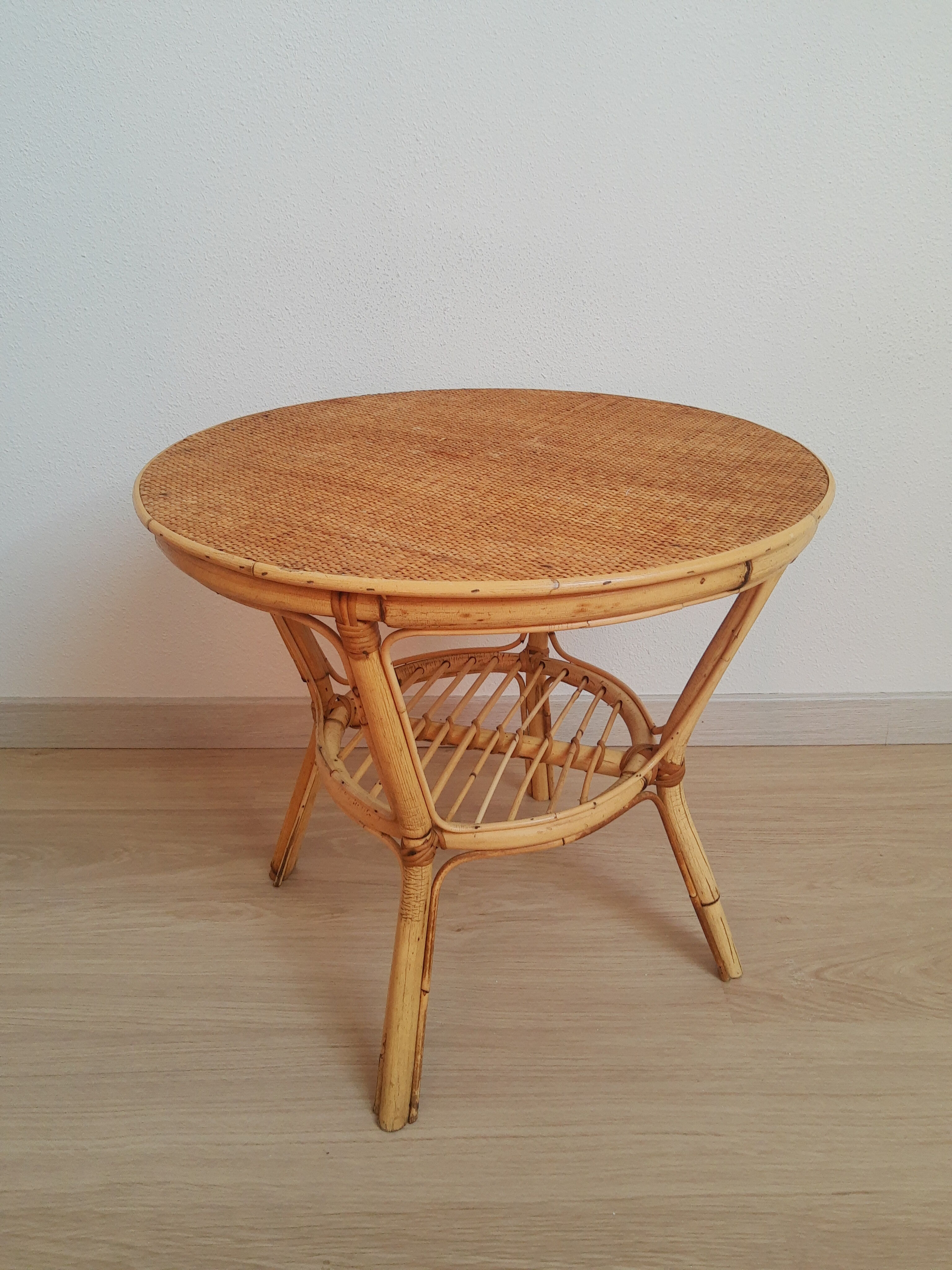 Round rattan side table 60s -70s / vintage