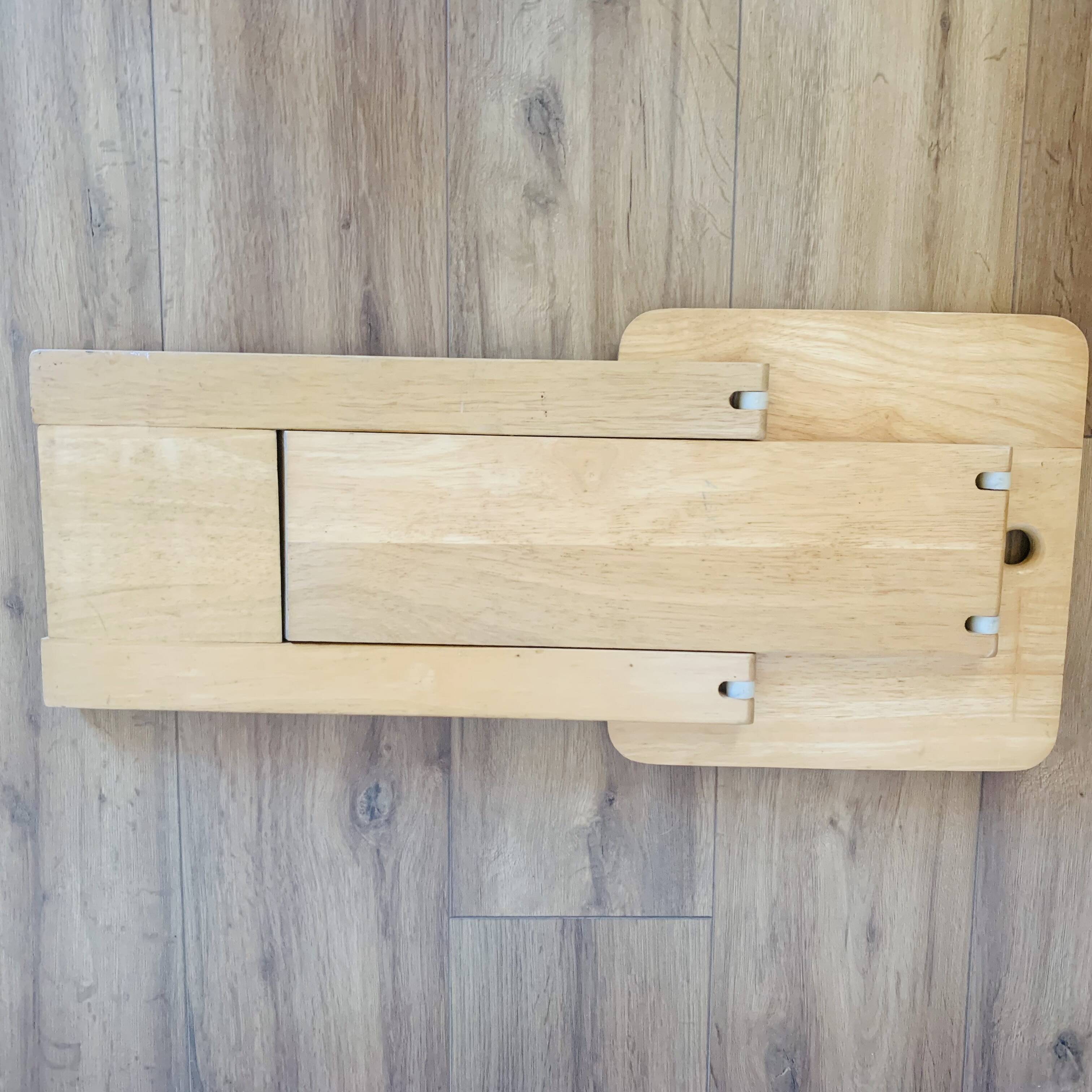 Tabouret pliant en pin massif par Adrian Reed