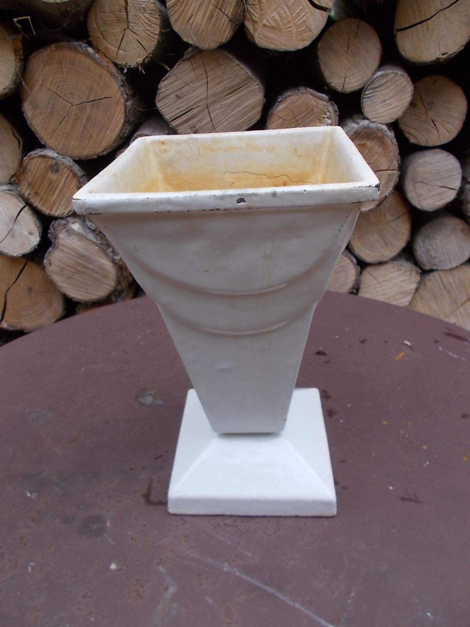 Vase blanc en fonte