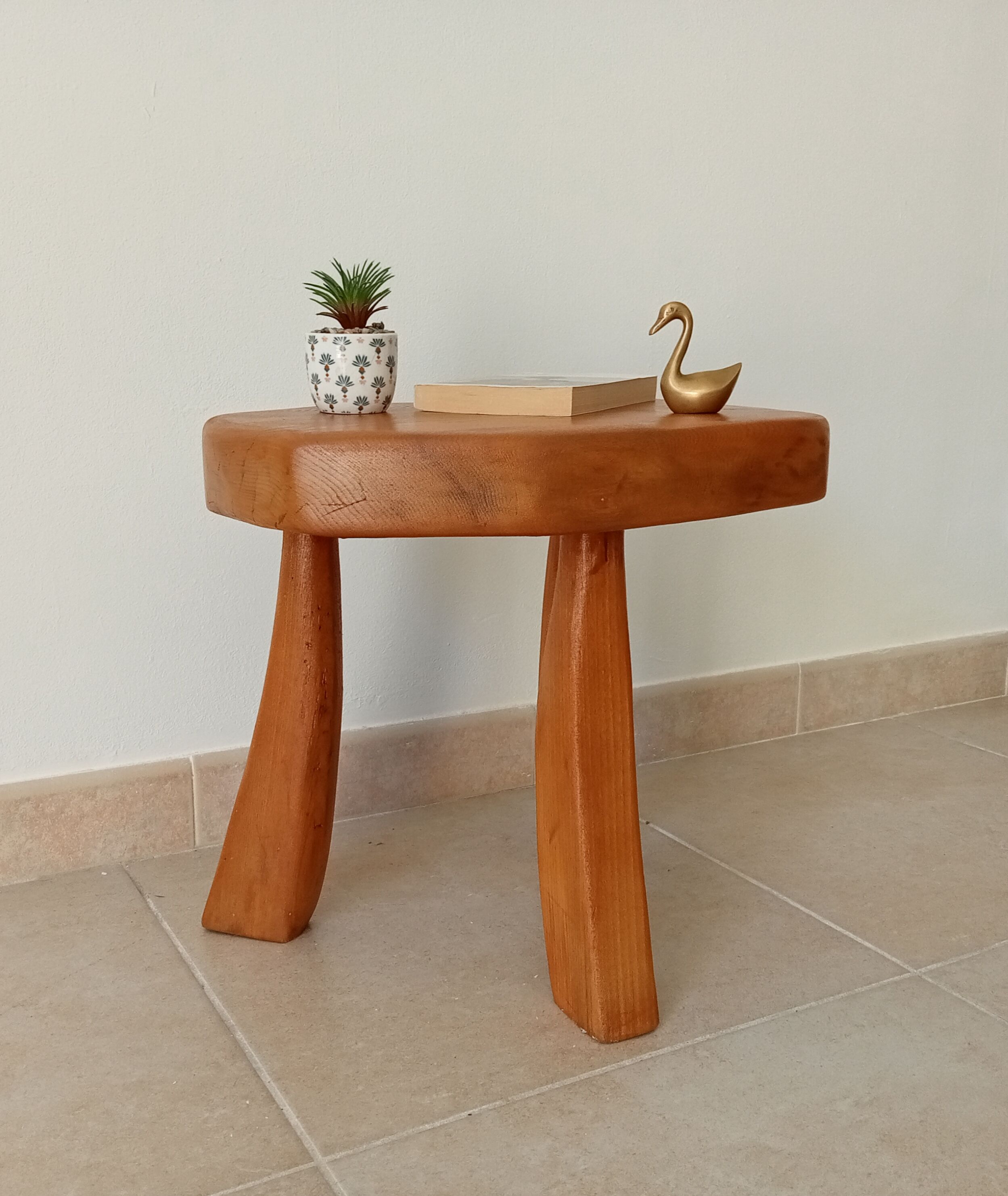 Vintage tripod brutalist side table in solid oak