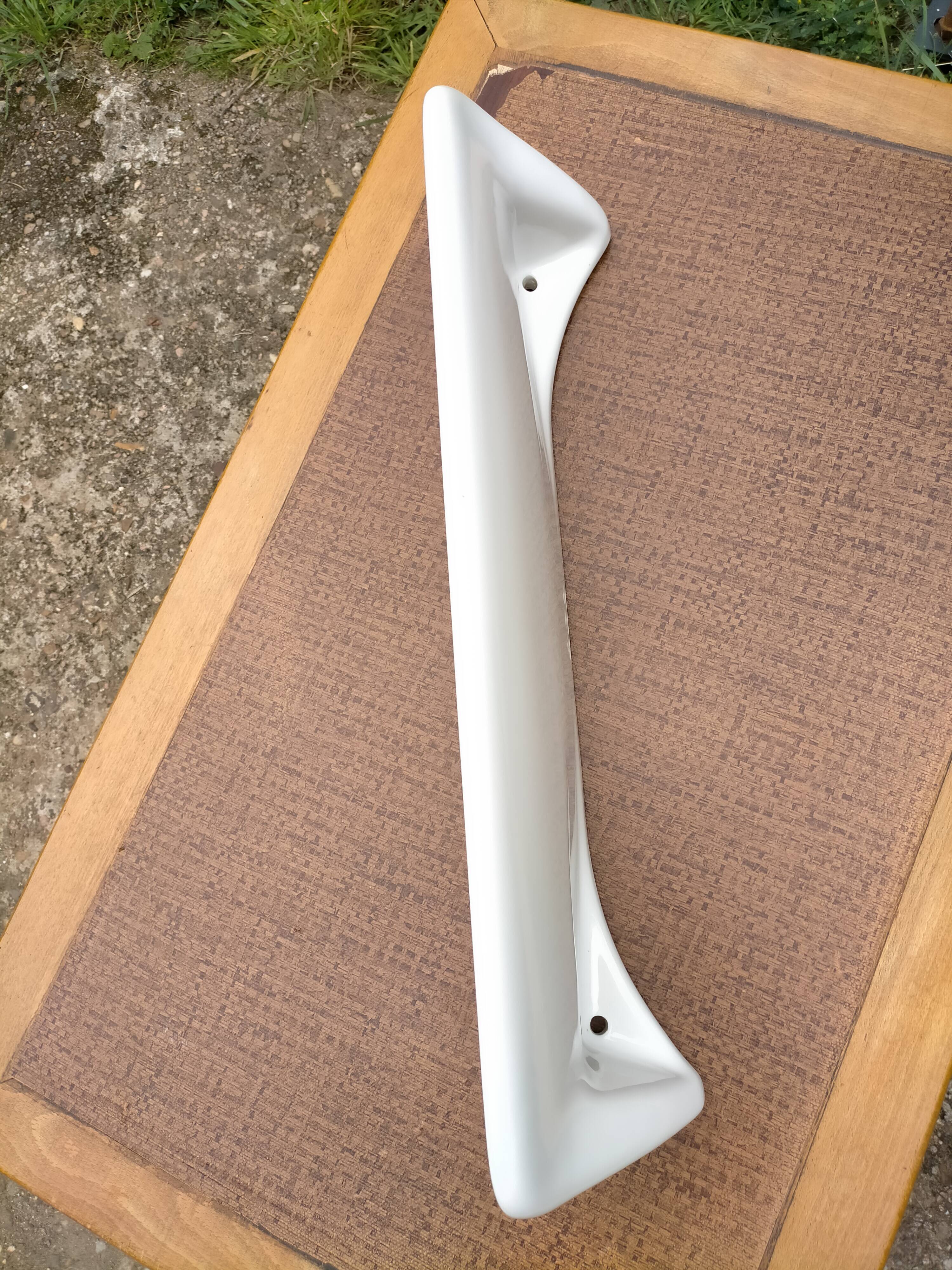 Bathroom shelf of the 30s in porcelain