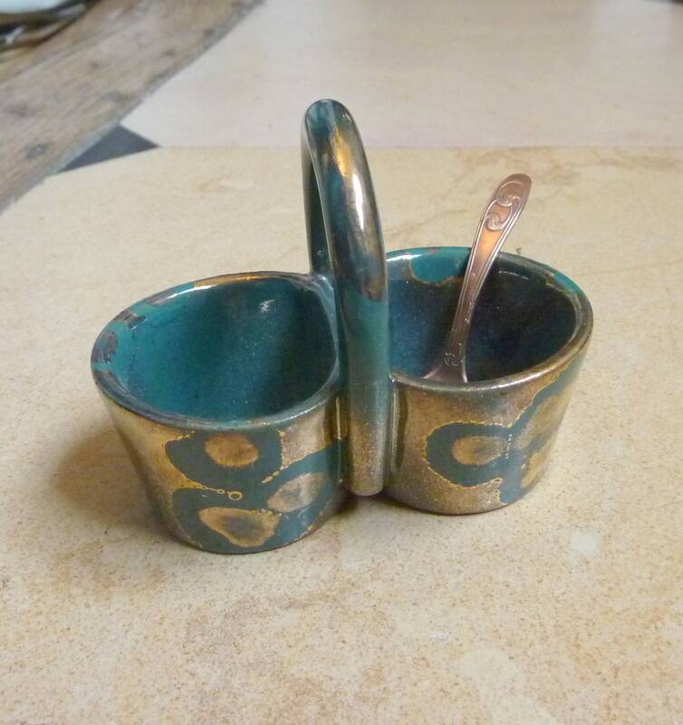 Salt and pepper shaker in gres Artceram Art Nouveau basket shape with spoon.