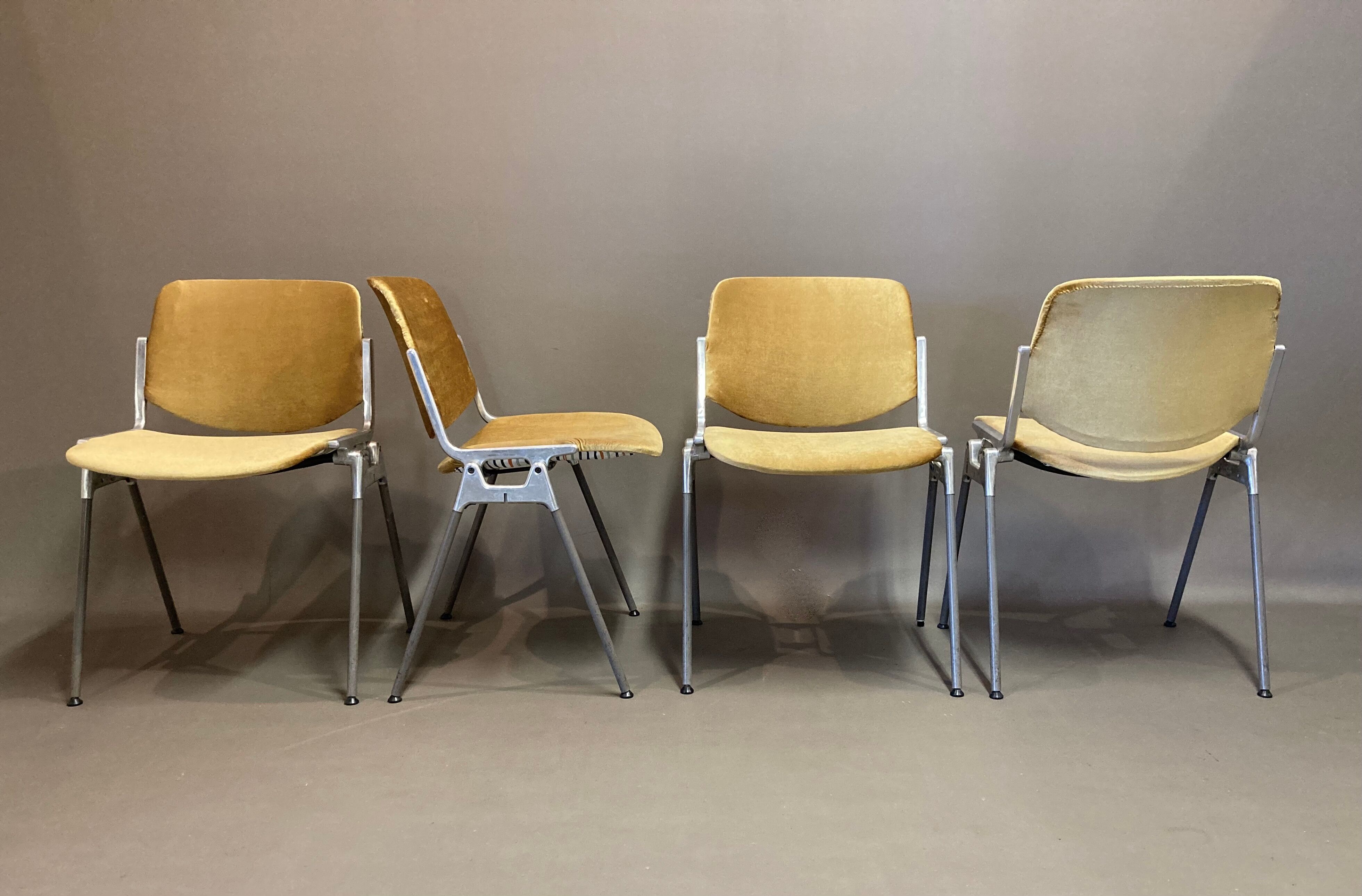 Suite of 4 chairs by Giancarlo Piretti