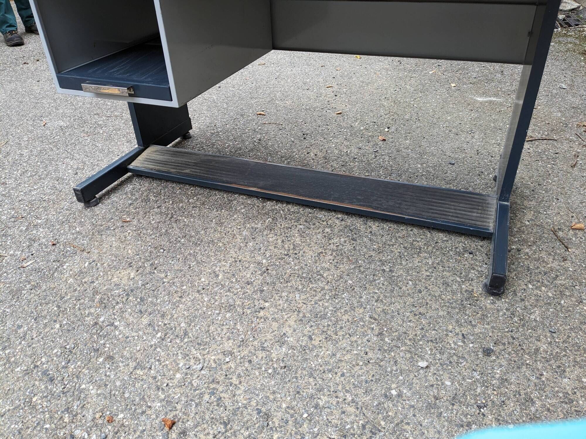 retro desk (industrial/school style from the 60s-70s)