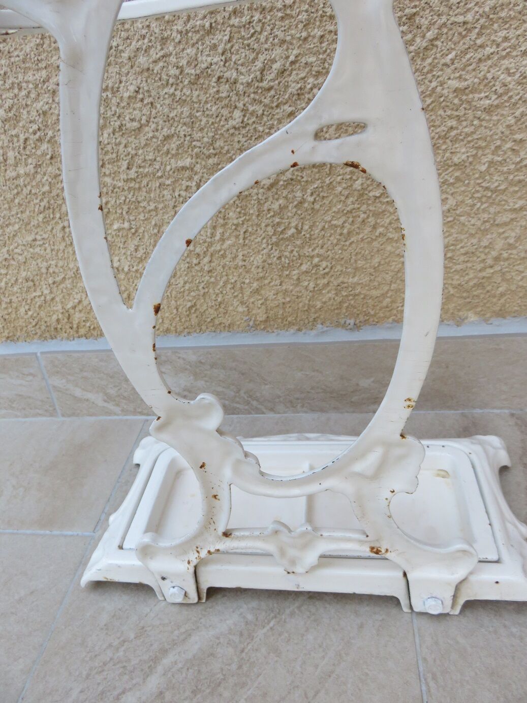 Cast iron umbrella holder