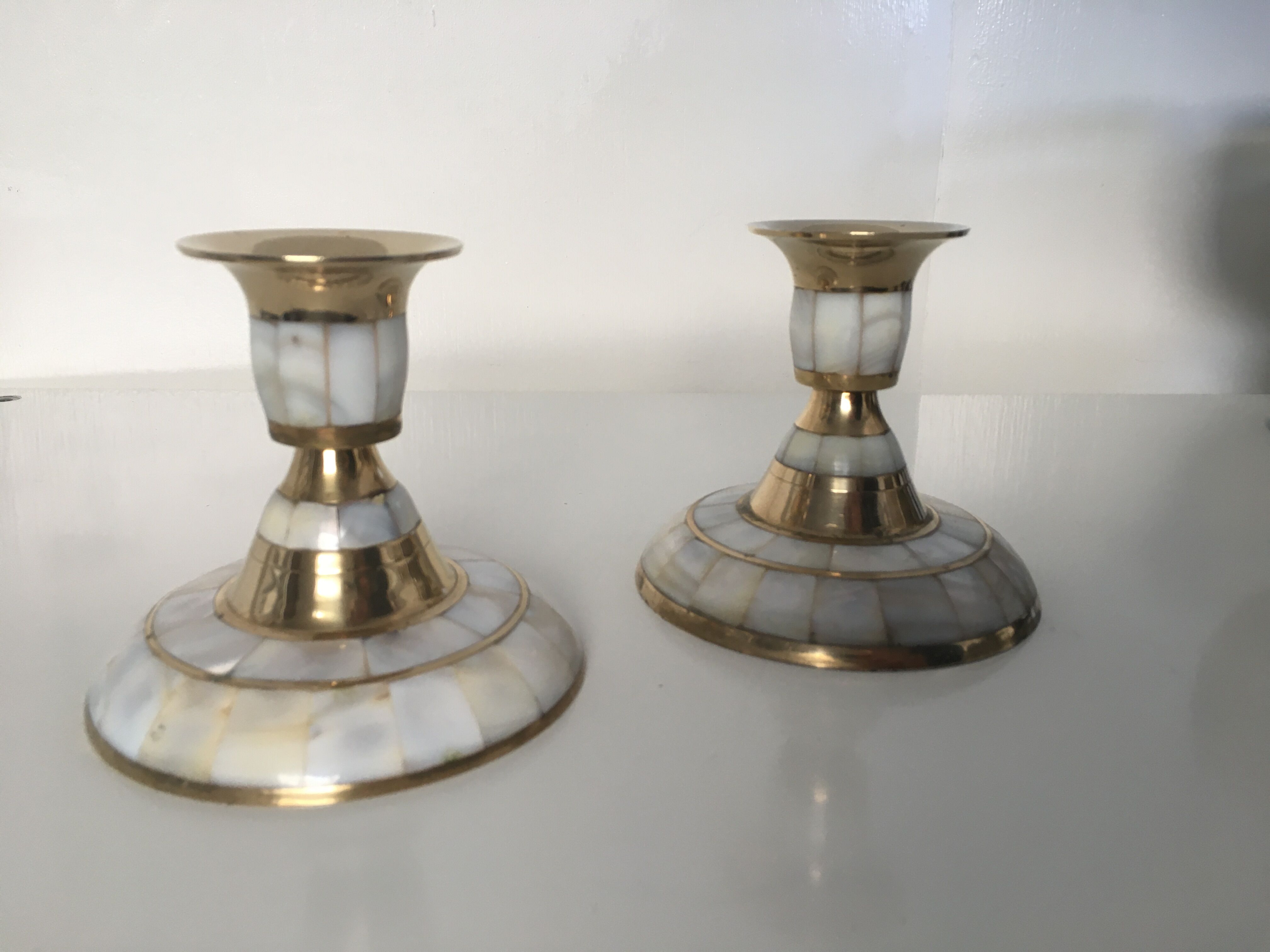 Set of 2 mother-of-pearl candlesticks and brass